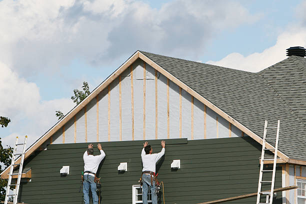 Professional Emergency Siding Repair technician working in Glyndon, MD